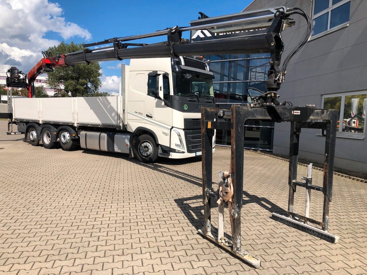 Volvo FH460 8x2 TRIDEM VLA&NLA gelenkt*FASSI F215AS.24 - 栏板式/ 平板卡车, 起重车:图3 Volvo FH460 8x2 TRIDEM VLA&NLA gelenkt*FASSI F215AS.24 - 栏板式/ 平板卡车, 起重车:图3