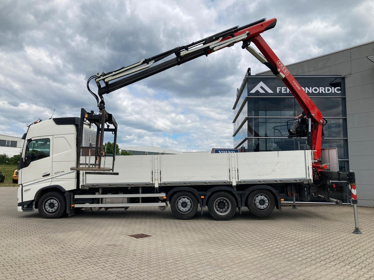 Volvo FH460 8x2 TRIDEM VLA&NLA gelenkt*FASSI F215AS.24 - 起重车:图4 Volvo FH460 8x2 TRIDEM VLA&NLA gelenkt*FASSI F215AS.24 - 起重车:图4