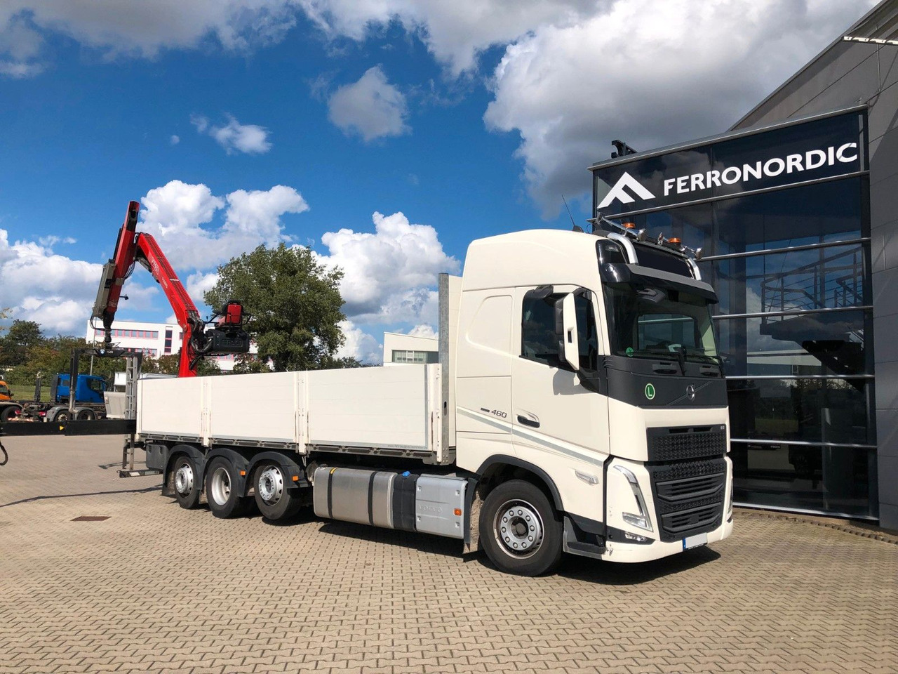Volvo FH460 8x2 TRIDEM VLA&NLA gelenkt*FASSI F215AS.24 - 栏板式/ 平板卡车, 起重车:图5 Volvo FH460 8x2 TRIDEM VLA&NLA gelenkt*FASSI F215AS.24 - 栏板式/ 平板卡车, 起重车:图5