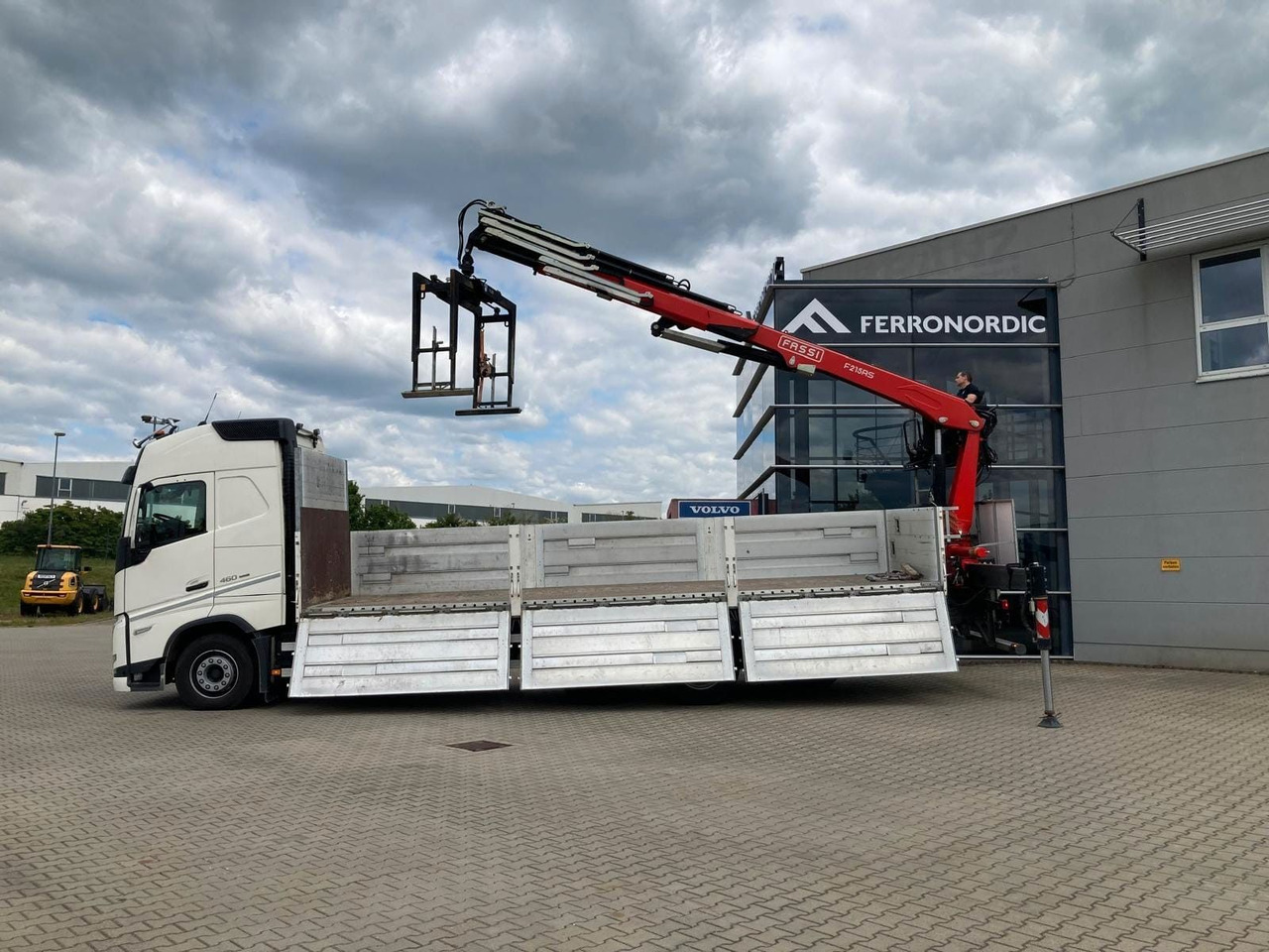 Volvo FH460 8x2 TRIDEM VLA&NLA gelenkt*FASSI F215AS.24 - 起重车:图2 Volvo FH460 8x2 TRIDEM VLA&NLA gelenkt*FASSI F215AS.24 - 起重车:图2