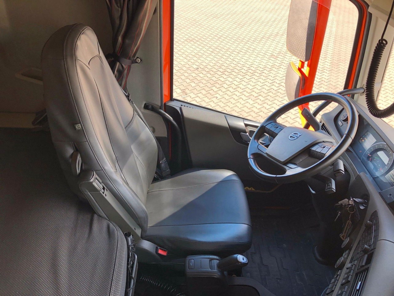 翻斗车 Volvo FH460 8x4 Tridem*TopZustand*excellent condition:图25 翻斗车 Volvo FH460 8x4 Tridem*TopZustand*excellent condition:图25