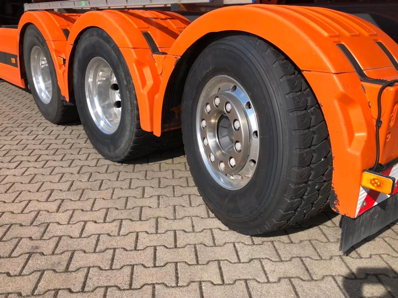 Volvo FH460 8x4 Tridem*TopZustand*excellent condition - 翻斗车:图2 Volvo FH460 8x4 Tridem*TopZustand*excellent condition - 翻斗车:图2