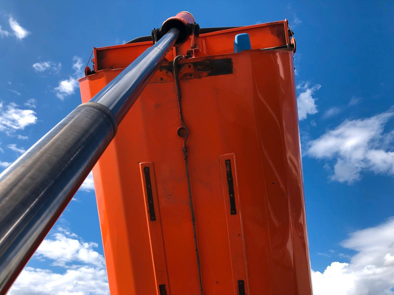 翻斗车 Volvo FH460 8x4 Tridem*TopZustand*excellent condition:图10 翻斗车 Volvo FH460 8x4 Tridem*TopZustand*excellent condition:图10