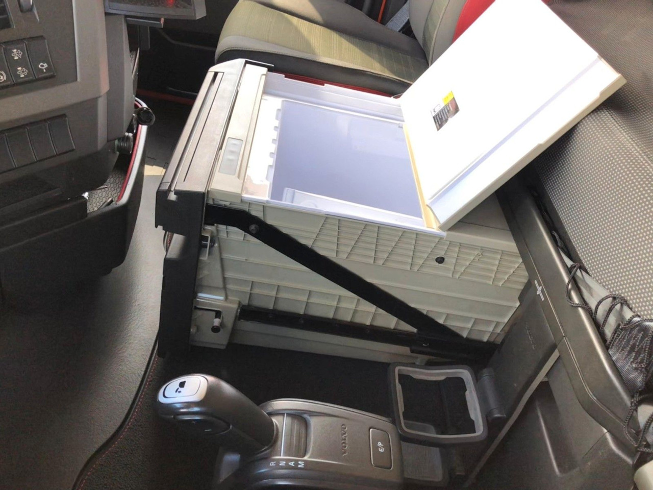 翻斗车 Volvo FH460 8x4 Tridem*TopZustand*excellent condition:图24 翻斗车 Volvo FH460 8x4 Tridem*TopZustand*excellent condition:图24