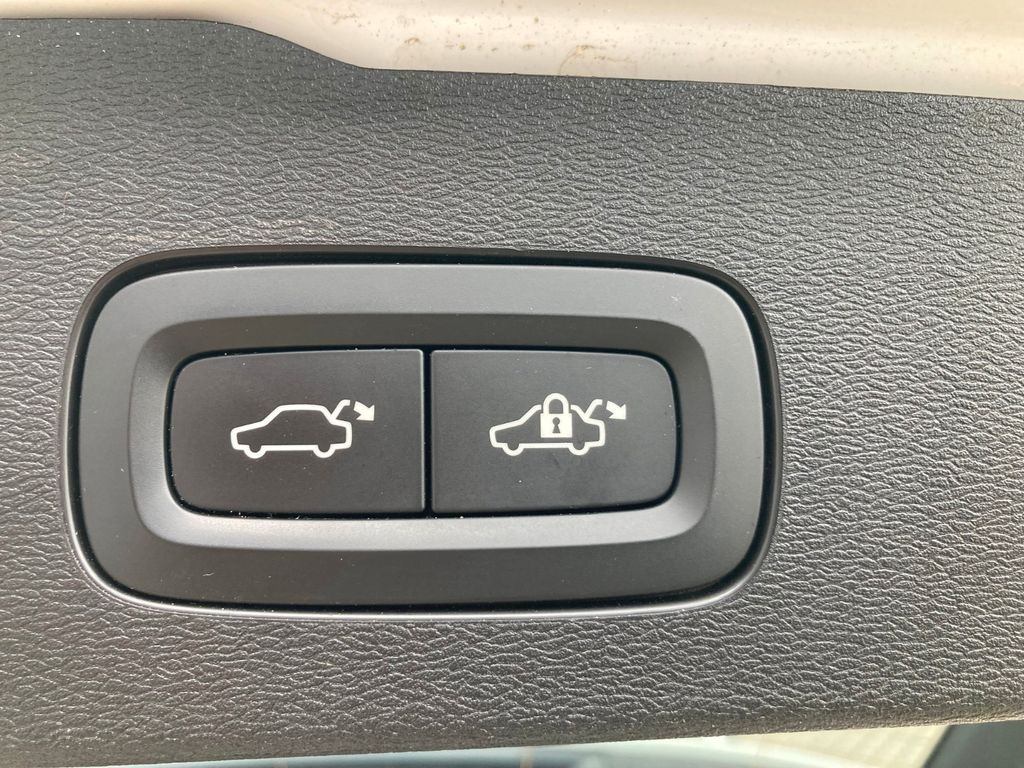 旅行车 Volvo V60 T6 AWD R-Design Expression Recharge Plug-In：图18