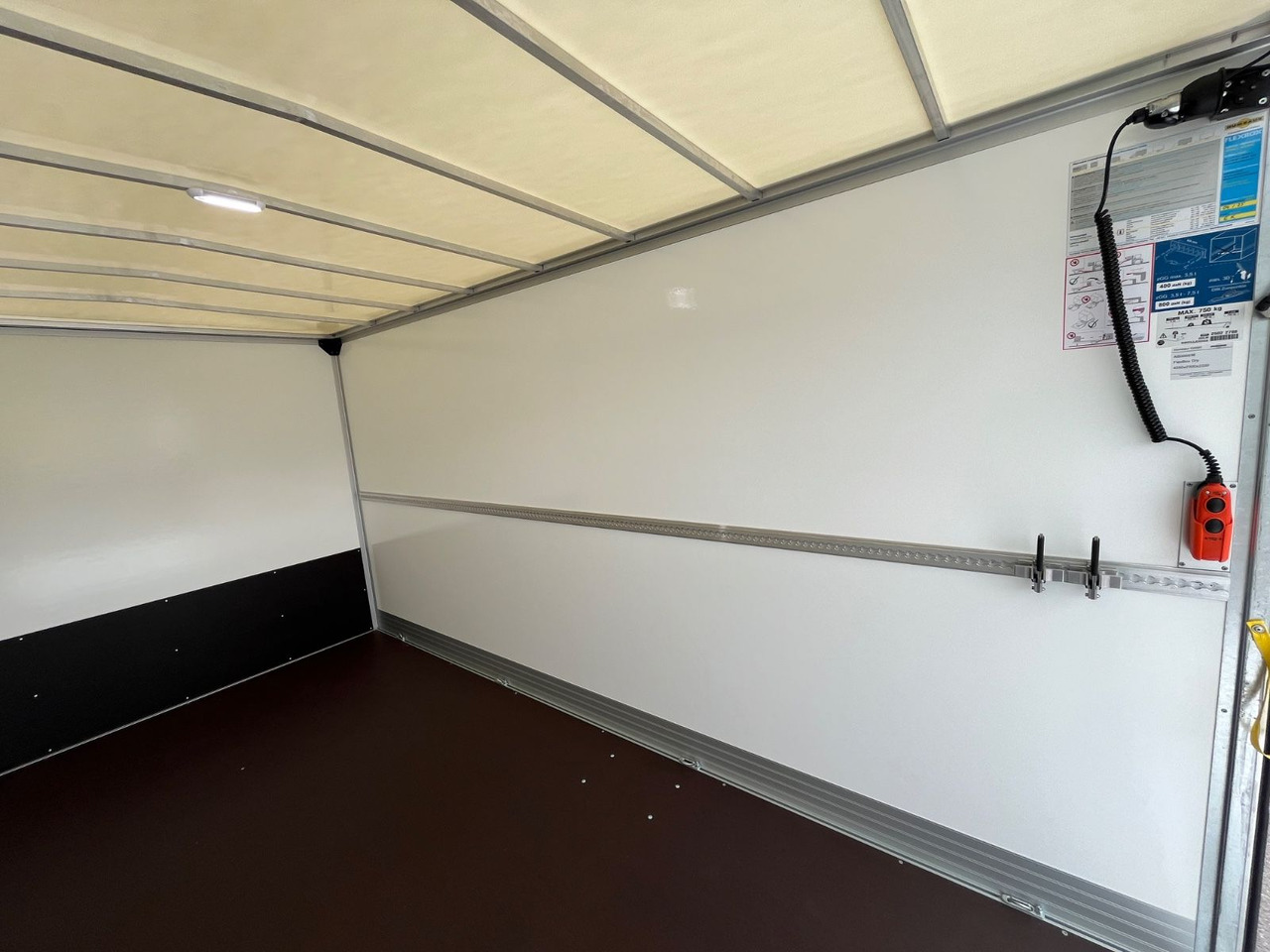 厢式货车 Renault MASTER HUMBAUR KOFFER:图10 厢式货车 Renault MASTER HUMBAUR KOFFER:图10