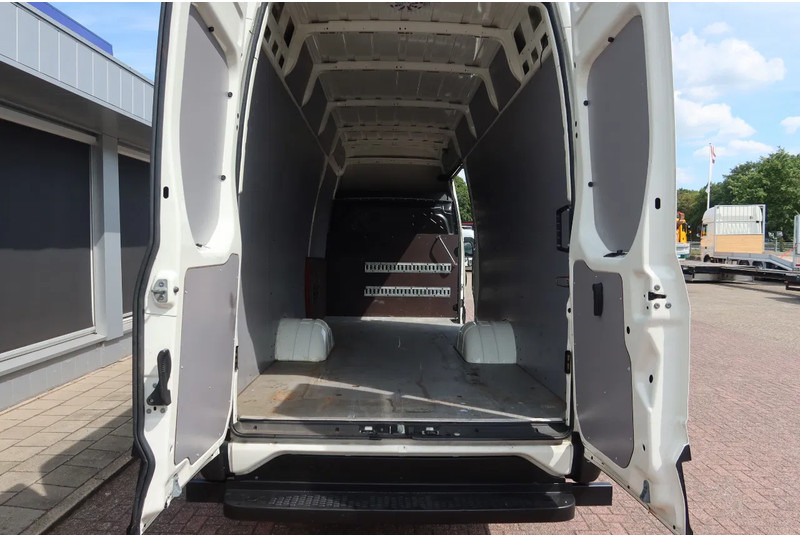 Iveco 70-C 18 Automaat L3H3 C RIJBEWIJS - 无侧窗厢式货车:图4 Iveco 70-C 18 Automaat L3H3 C RIJBEWIJS - 无侧窗厢式货车:图4