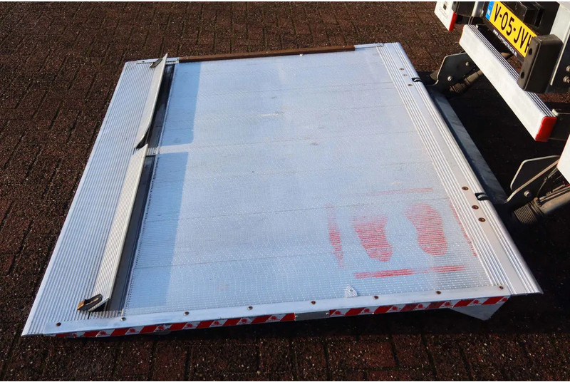 Iveco Daily 35C16 Carrier Xarios 350 Koel+Vries+verwarmen + stekker 220 volt, Dhollandia 750 kg klep - 冷藏货车:图5 Iveco Daily 35C16 Carrier Xarios 350 Koel+Vries+verwarmen + stekker 220 volt, Dhollandia 750 kg klep - 冷藏货车:图5