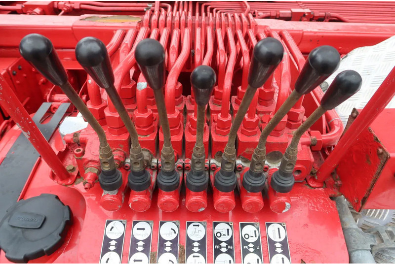 Volvo FH 460 Hooklift 8x2 Haakarm. 3x Steering axle - 光缆系统卡车:图4 Volvo FH 460 Hooklift 8x2 Haakarm. 3x Steering axle - 光缆系统卡车:图4