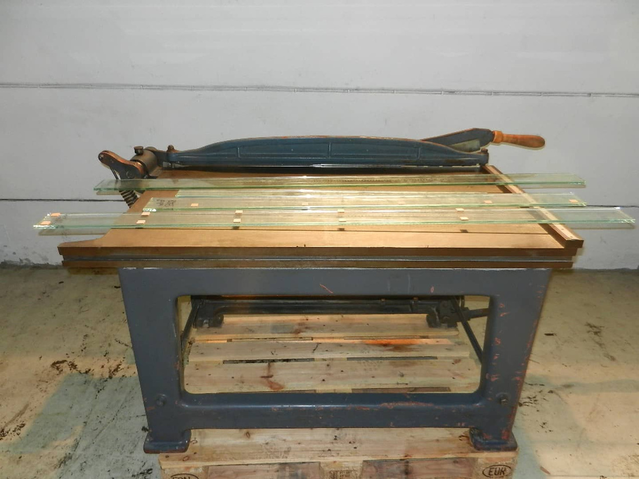 Polar 72-82-90-115 - 切纸机:图1 Polar 72-82-90-115 - 切纸机:图1