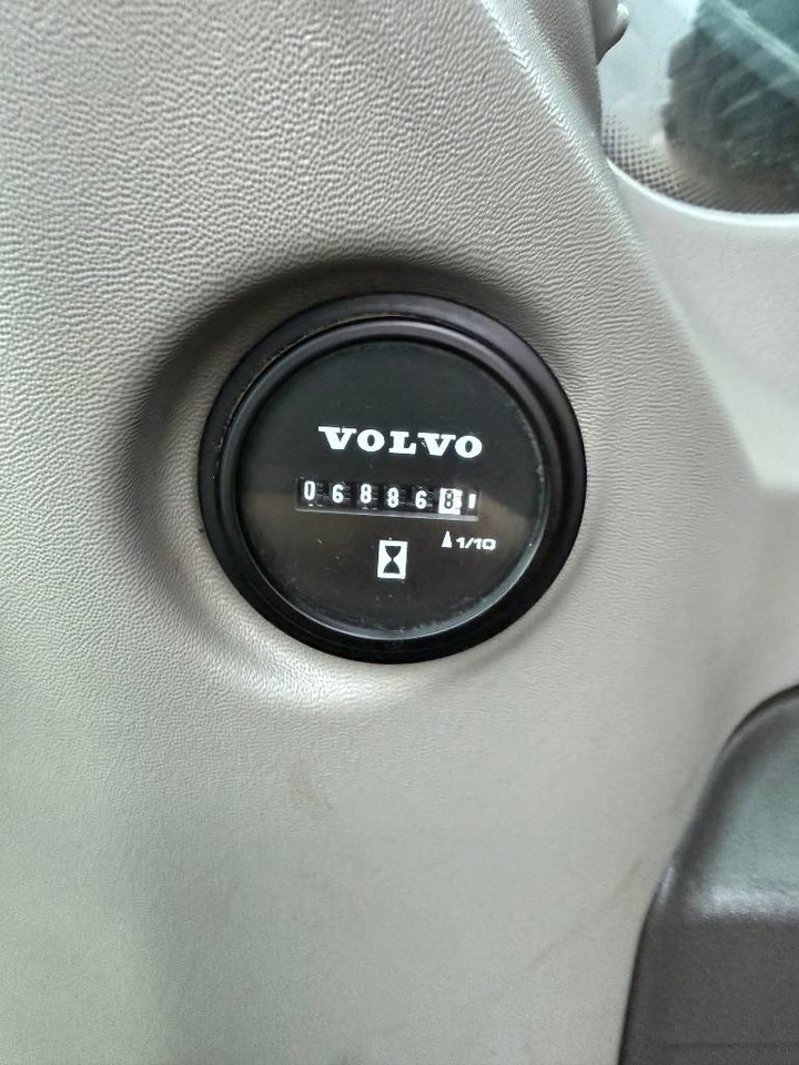 履带式挖掘机 Volvo ECR 145 EL：图10