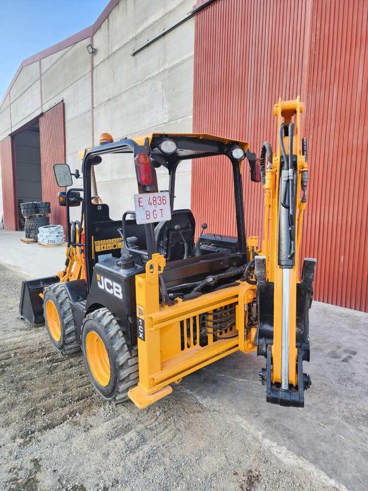JCB 1CX - 小型挖掘机:图2 JCB 1CX - 小型挖掘机:图2