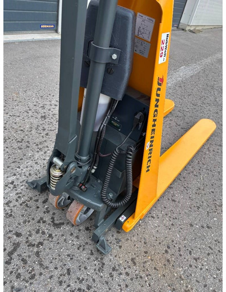 Jungheinrich Scherenhubwagen AMX 10e - 堆垛机:图4 Jungheinrich Scherenhubwagen AMX 10e - 堆垛机:图4