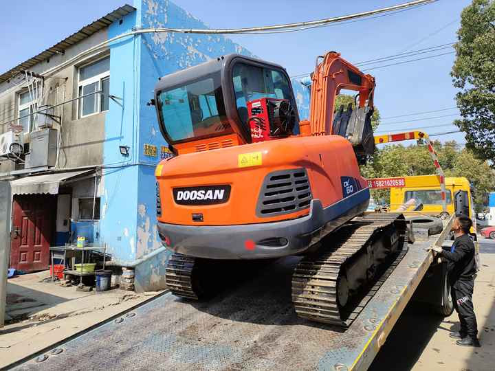 Awesome Performance Korea Imported Small Scale Used Doosan Dh60 Dh55 Dh150 Dx60 Dx225 Excavator nice condition - 履带式挖掘机:图2 Awesome Performance Korea Imported Small Scale Used Doosan Dh60 Dh55 Dh150 Dx60 Dx225 Excavator nice condition - 履带式挖掘机:图2