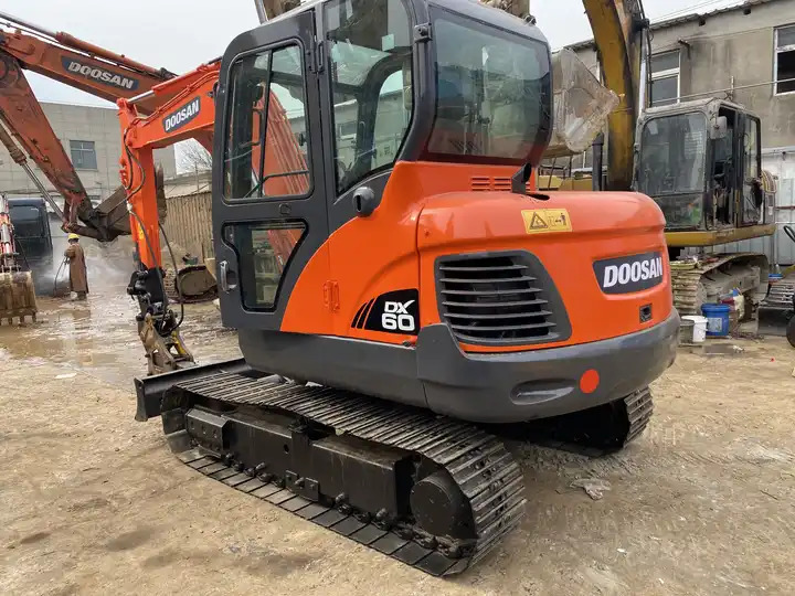 Best Price For 6t Mini Excavator,Small Excavating Machine Korea Doosan Used Excavators Doosan Dx60 For Sale In Shanghai - 履带式挖掘机:图4 Best Price For 6t Mini Excavator,Small Excavating Machine Korea Doosan Used Excavators Doosan Dx60 For Sale In Shanghai - 履带式挖掘机:图4