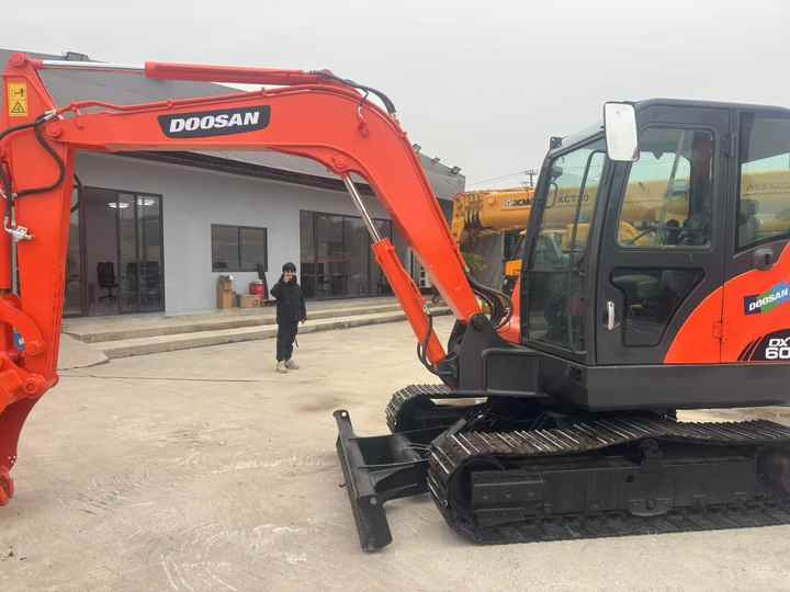 High Quality Hot Selling 6ton Second Hand Excavator Machine Mini Small Excavator DX60-9C Used Doosan Excavator for Sale DX60 - 挖掘机:图4 High Quality Hot Selling 6ton Second Hand Excavator Machine Mini Small Excavator DX60-9C Used Doosan Excavator for Sale DX60 - 挖掘机:图4