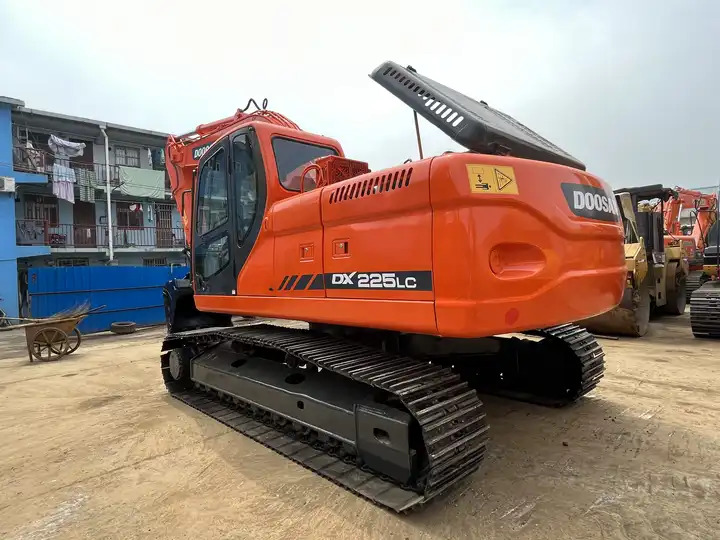 High Quality Original Korea Nice Performance Used Excavator Doosan Dx225lc,Dx225 Model For Sale 22.5ton Best Price In Shanghai - 履带式挖掘机:图4 High Quality Original Korea Nice Performance Used Excavator Doosan Dx225lc,Dx225 Model For Sale 22.5ton Best Price In Shanghai - 履带式挖掘机:图4