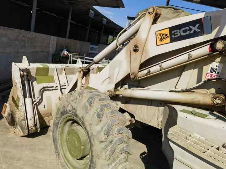 反铲装载机 Hot sale Backhoe loader JCB 3CX 4*4 tlb loader UKmade, used cheap JCB 3CX retro loader and digger：图6