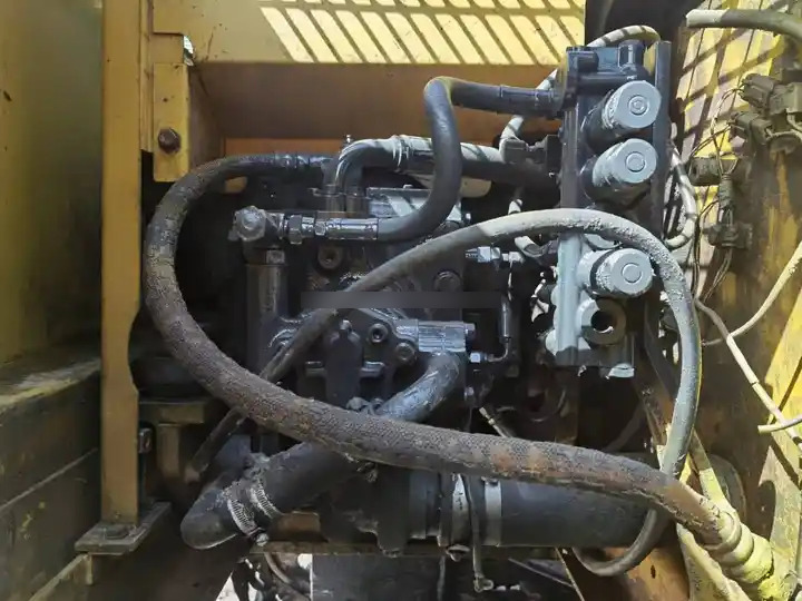 Original Well-Maintained Komatsu PC120-6 Used Excavator for Sale - 履带式挖掘机:图4 Original Well-Maintained Komatsu PC120-6 Used Excavator for Sale - 履带式挖掘机:图4