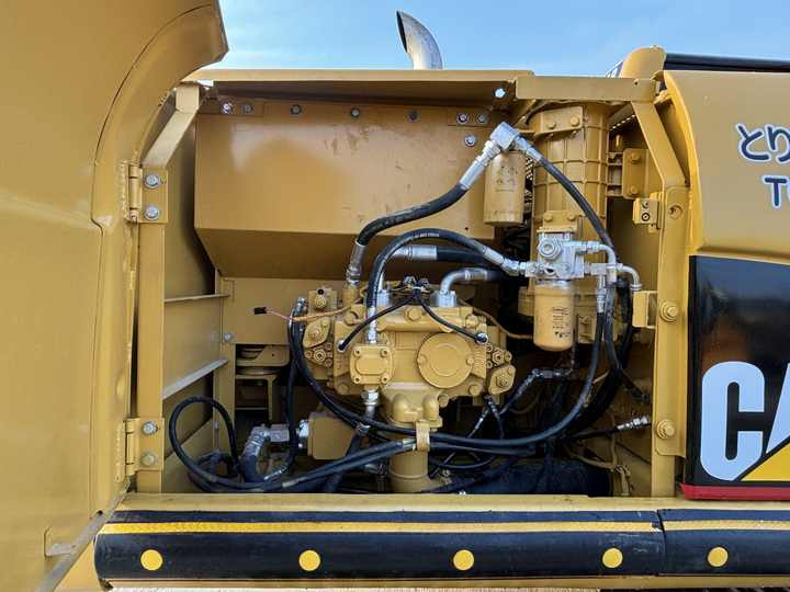 Selling Original Japanese Second-hand Cat 320C Excavator 20 Tons Caterpillar 320CL Excavator at Low Price - 履带式挖掘机:图3 Selling Original Japanese Second-hand Cat 320C Excavator 20 Tons Caterpillar 320CL Excavator at Low Price - 履带式挖掘机:图3