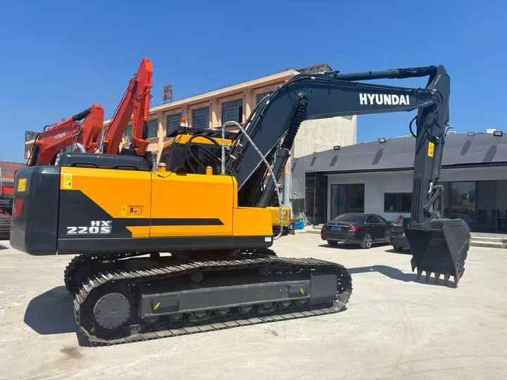 Used Korea Hyundai 220LC-9 22TON of Excavators in Good Condition Low Price Second-hand - 挖掘机:图5 Used Korea Hyundai 220LC-9 22TON of Excavators in Good Condition Low Price Second-hand - 挖掘机:图5