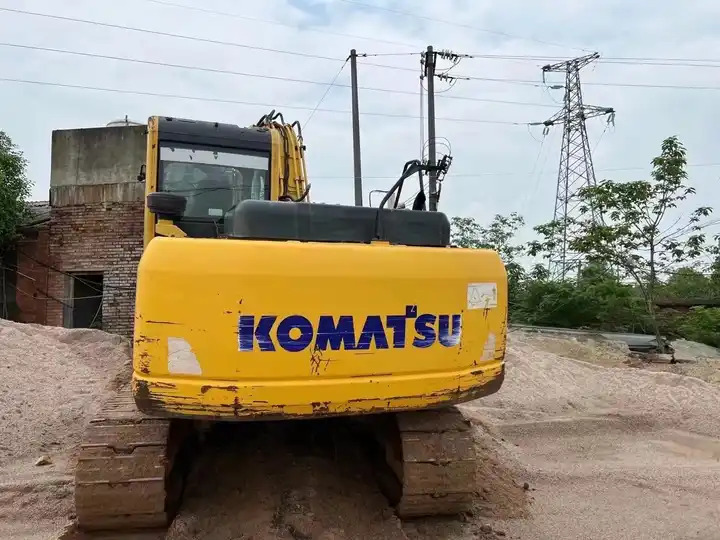履带式挖掘机 Used komatsu medium excavator PC130-7 /KOMATSU 130-7/ used japanese komatsu excavator 13 ton for sale：图7