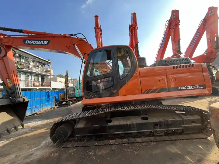 Competitive Used Machinery Doosan300 dx300lc Hydraulic Crawler Backhoe Digger 30ton Used Excavator Doosan DX300LC - 履带式挖掘机:图3 Competitive Used Machinery Doosan300 dx300lc Hydraulic Crawler Backhoe Digger 30ton Used Excavator Doosan DX300LC - 履带式挖掘机:图3