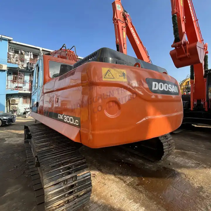 New arrival Used Machinery Doosan300 dx300lc Hydraulic Crawler Backhoe Digger 30ton Used Excavator Doosan DX300LC - 履带式挖掘机:图2 New arrival Used Machinery Doosan300 dx300lc Hydraulic Crawler Backhoe Digger 30ton Used Excavator Doosan DX300LC - 履带式挖掘机:图2