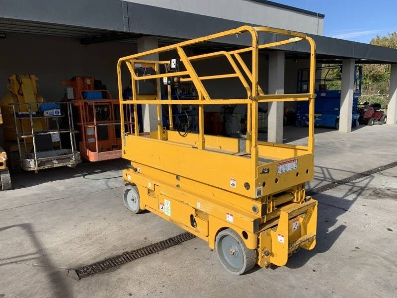 Haulotte Compact 8 - 8m, electric - 剪式升降机:图1 Haulotte Compact 8 - 8m, electric - 剪式升降机:图1