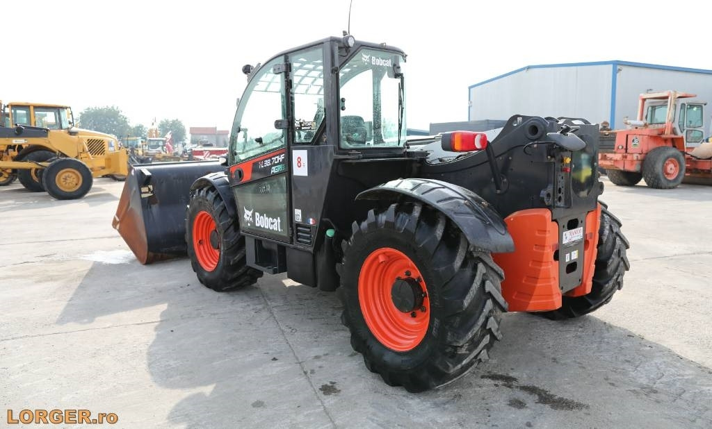 Bobcat TL38.70HF  - 伸缩臂叉装车:图2 Bobcat TL38.70HF  - 伸缩臂叉装车:图2