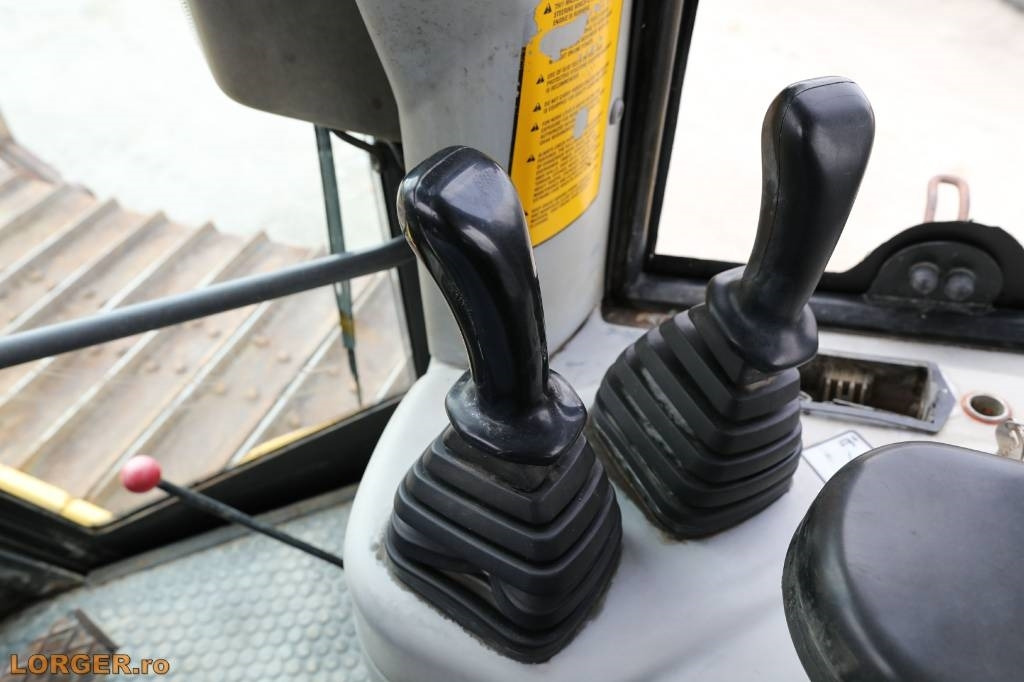 推土机 New Holland D 180：图11