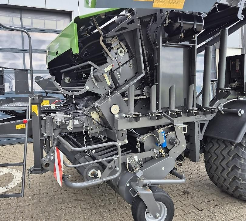 J.Reiff Sarl
Herr Stefan Neukirch - 77 Z.I in den - 圆形打包机, 包膜机:图3 J.Reiff Sarl
Herr Stefan Neukirch - 77 Z.I in den - 圆形打包机, 包膜机:图3