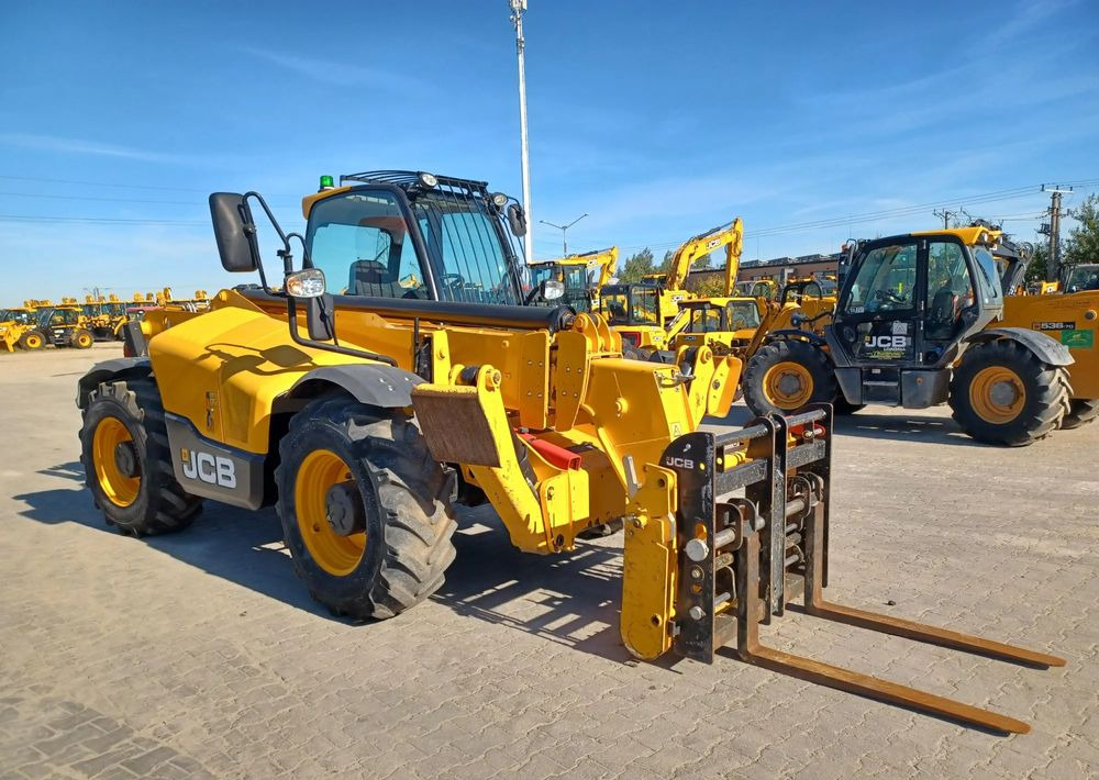 JCB 535-125 - 伸缩臂叉装车:图2 JCB 535-125 - 伸缩臂叉装车:图2