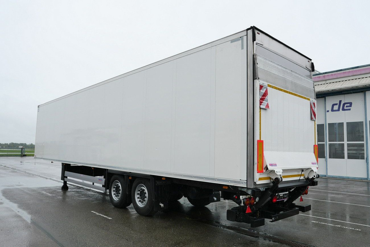 Schmitz Cargobull SKO 18 /LBW BÄR 2500 kg / CARRIER 1550 / LIFT - 封闭厢式半拖车:图1 Schmitz Cargobull SKO 18 /LBW BÄR 2500 kg / CARRIER 1550 / LIFT - 封闭厢式半拖车:图1