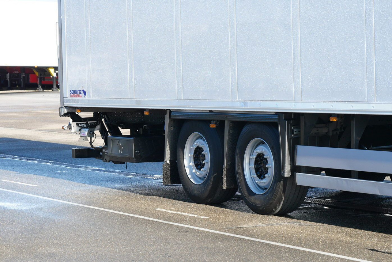 Schmitz Cargobull SKO 18 /LBW BÄR 2500 kg / CARRIER 1550 / ROLLTOR - 封闭厢式半拖车:图5 Schmitz Cargobull SKO 18 /LBW BÄR 2500 kg / CARRIER 1550 / ROLLTOR - 封闭厢式半拖车:图5