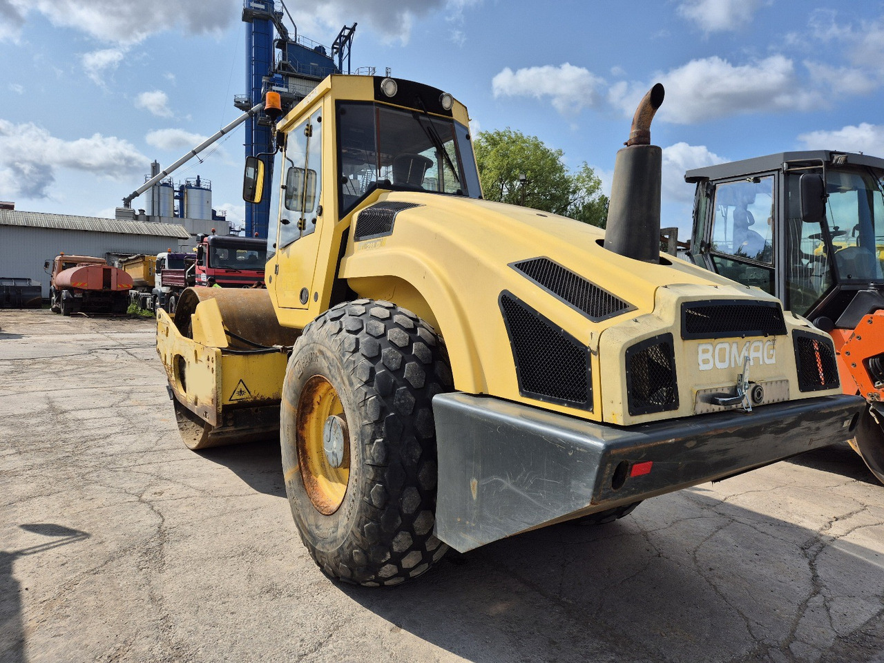 BOMAG BW211 D-4 - 压实机:图3 BOMAG BW211 D-4 - 压实机:图3