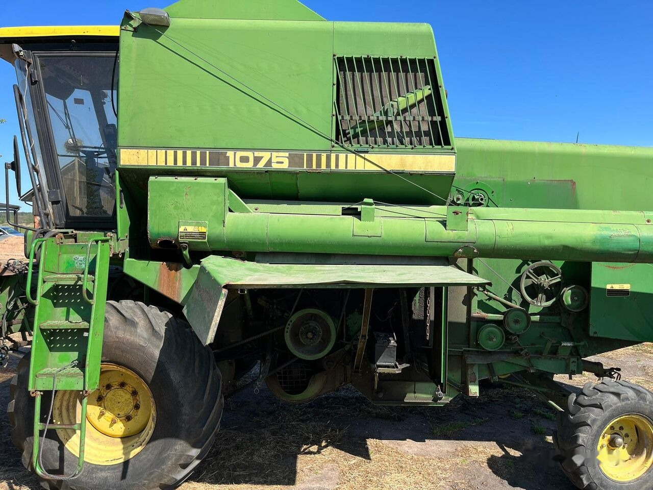 John Deere 1075 - 联合收割机:图1 John Deere 1075 - 联合收割机:图1