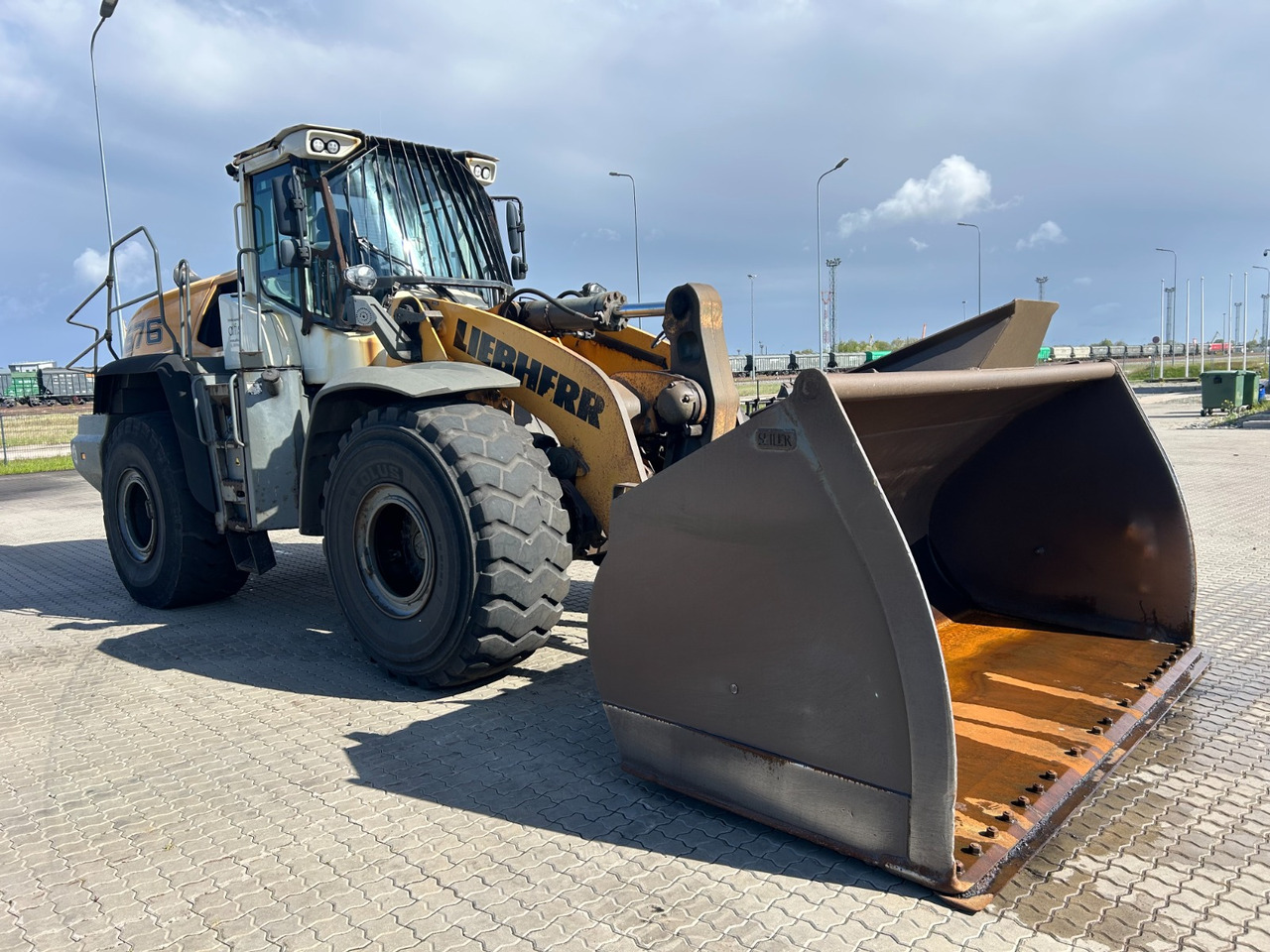 LIEBHERR L576 - 轮式装载机:图2 LIEBHERR L576 - 轮式装载机:图2
