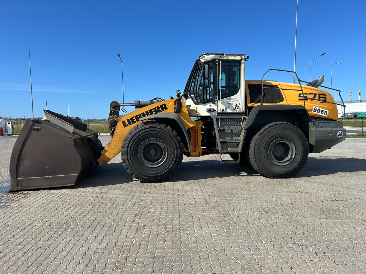LIEBHERR L576 - 轮式装载机:图5 LIEBHERR L576 - 轮式装载机:图5
