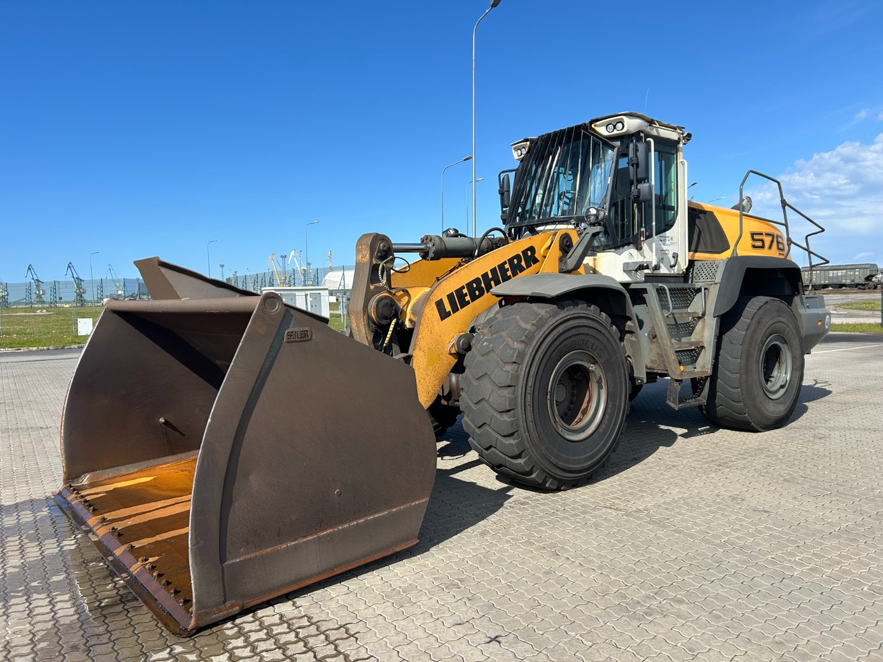 LIEBHERR L576 - 轮式装载机:图1 LIEBHERR L576 - 轮式装载机:图1