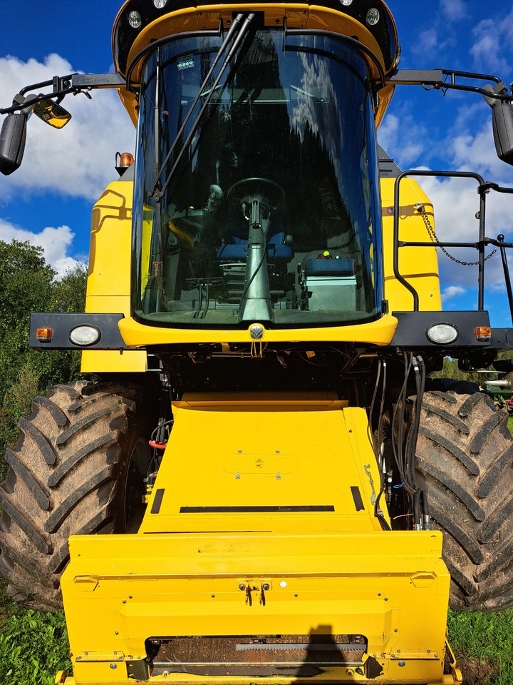 NEW HOLLAND TC 5.90 - 联合收割机:图2 NEW HOLLAND TC 5.90 - 联合收割机:图2