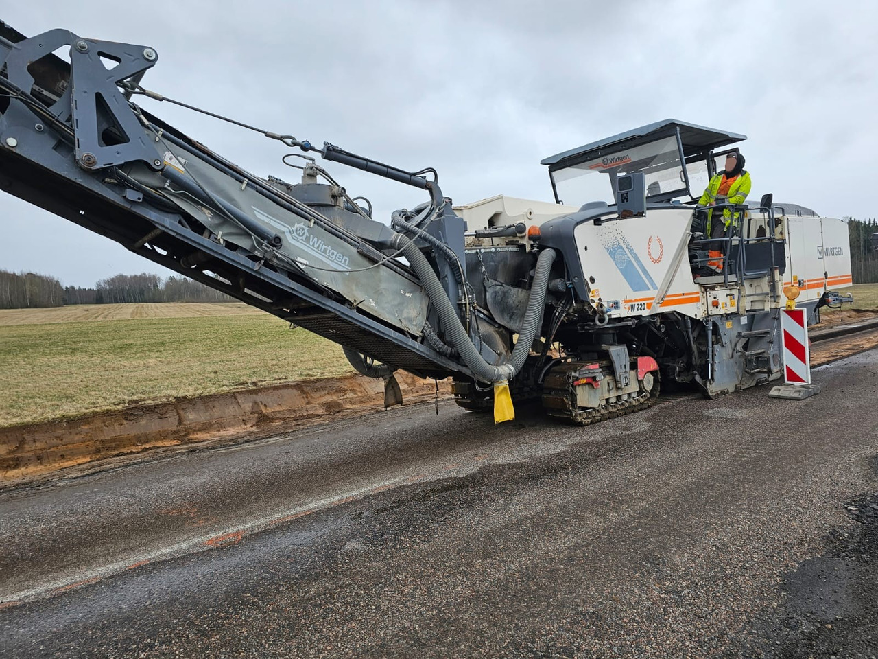WIRTGEN W220 - 冷铣刨机:图1 WIRTGEN W220 - 冷铣刨机:图1
