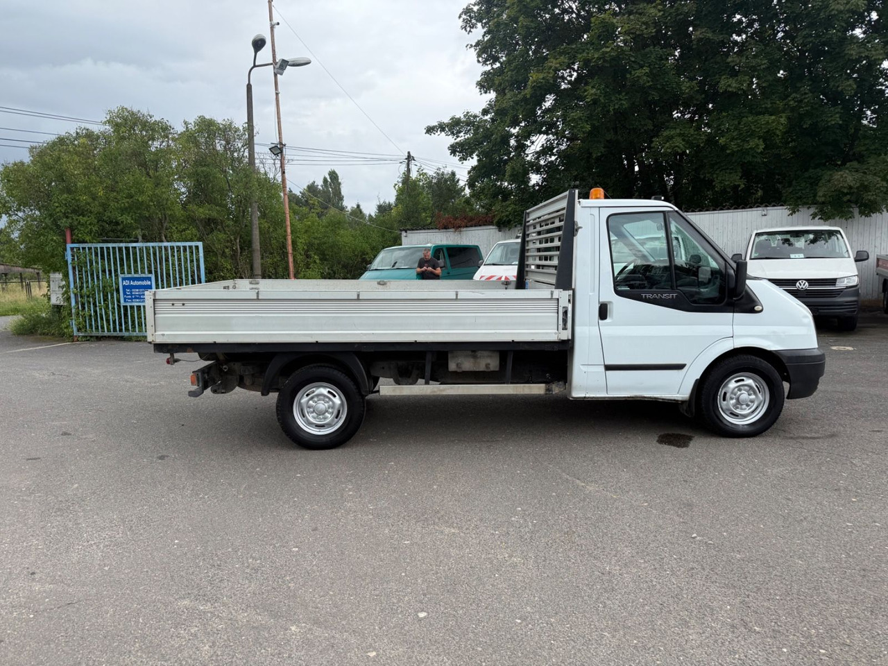 Ford Transit Pritsche FT 350 M Einzelkabine 110 KM - 平板货车:图3 Ford Transit Pritsche FT 350 M Einzelkabine 110 KM - 平板货车:图3