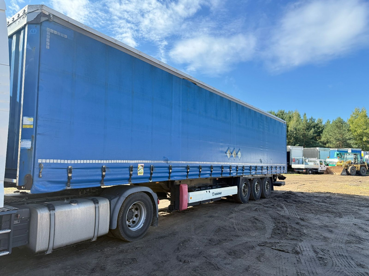 Krone SD mit Faltbare Ladebordwand - 侧帘半拖车:图2 Krone SD mit Faltbare Ladebordwand - 侧帘半拖车:图2