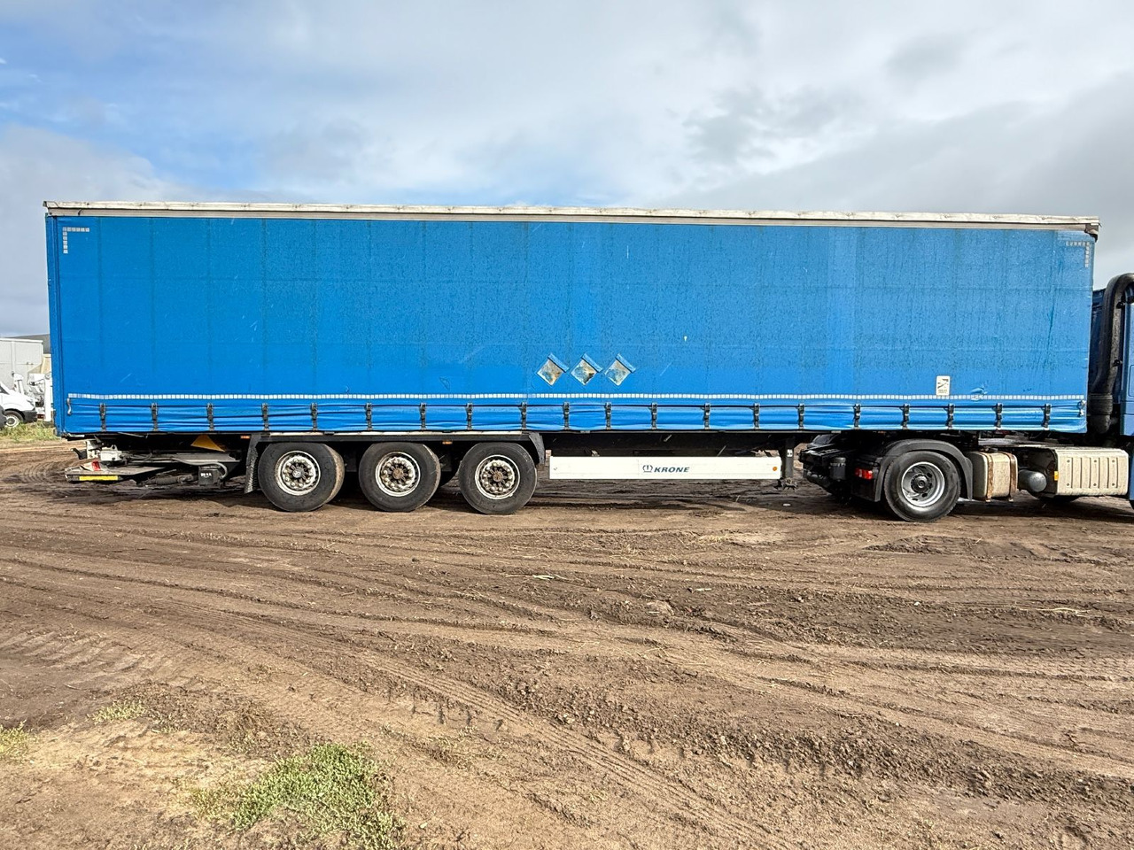 Krone SD mit Faltbare Ladebordwand - 侧帘半拖车:图4 Krone SD mit Faltbare Ladebordwand - 侧帘半拖车:图4