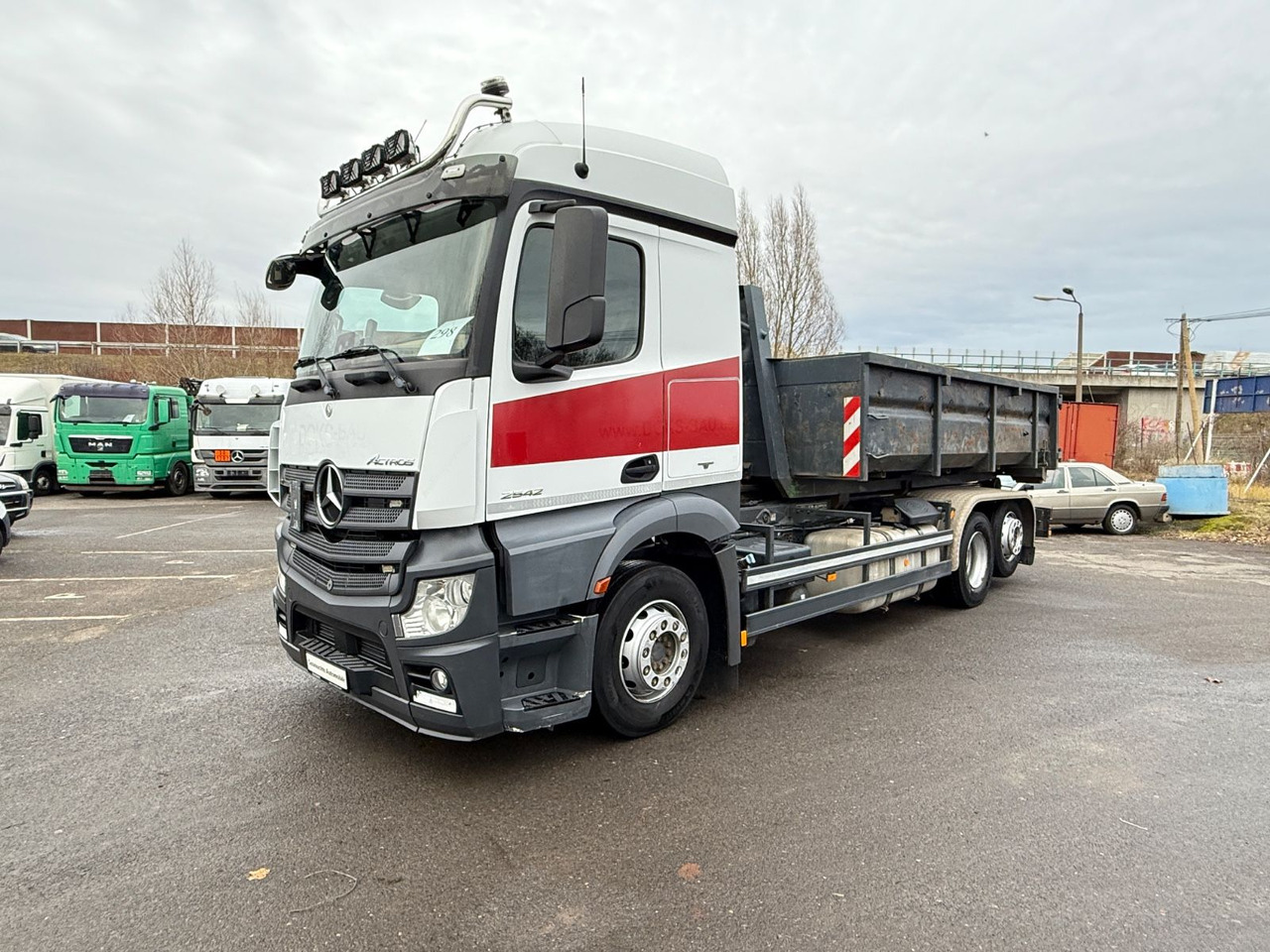Mercedes-Benz Actros 2542 Abrollkipper mit Container - 吊钩升降车:图3 Mercedes-Benz Actros 2542 Abrollkipper mit Container - 吊钩升降车:图3