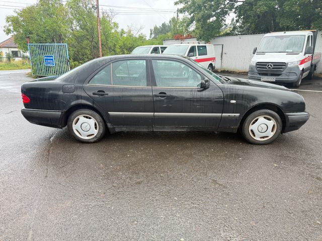 Mercedes-Benz E 200 - 轿车:图5 Mercedes-Benz E 200 - 轿车:图5