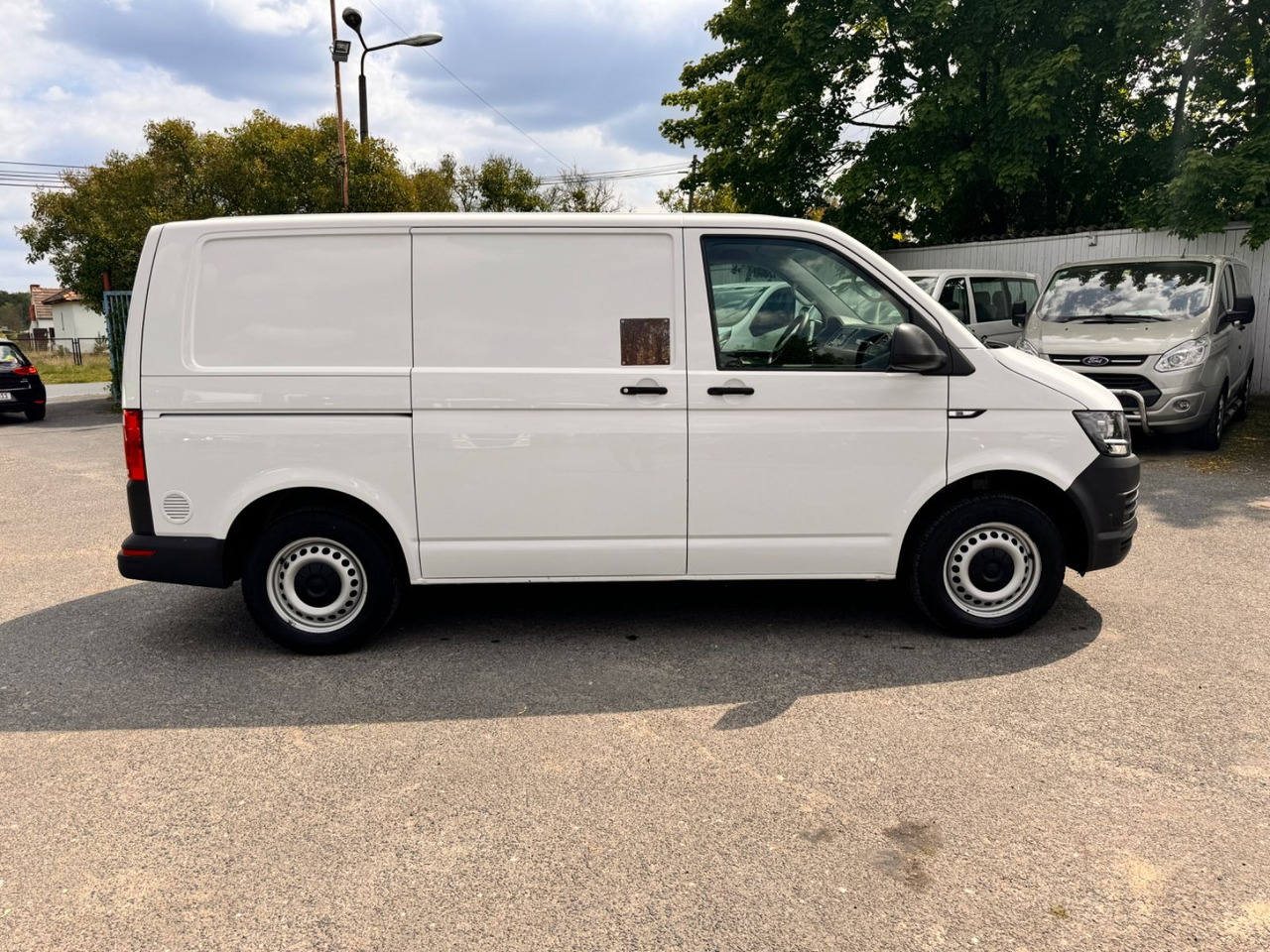 Volkswagen T6 Transporter 2.0 TDI 49 tkm - 紧凑型面包车:图5 Volkswagen T6 Transporter 2.0 TDI 49 tkm - 紧凑型面包车:图5