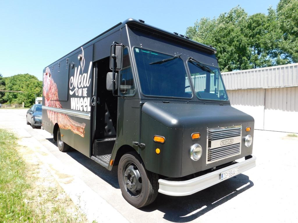 FREIGHTLINER MT3 - 自动售货卡车:图2 FREIGHTLINER MT3 - 自动售货卡车:图2