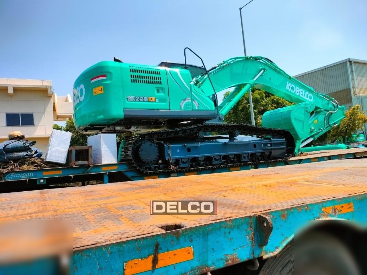 KOBELCO SK220 - 履带式挖掘机:图1 KOBELCO SK220 - 履带式挖掘机:图1